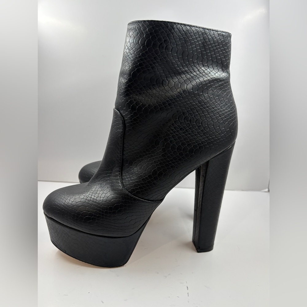 Women's Black Textured Platform Ankle Boots - Picture 7 of 8